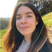 Diplomata al liceo internazionale linguistico